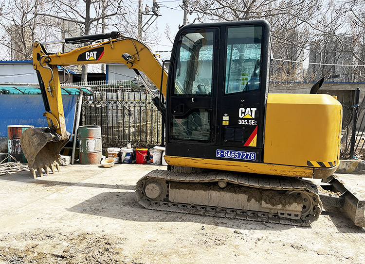 CAT 305.5E2 Mini Hydraulic Excavator with high performance and low fuel consumption