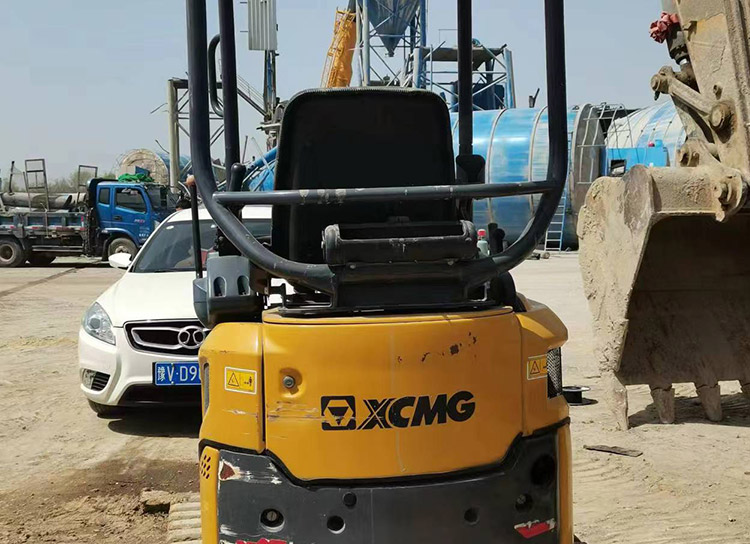 XE17U mini hydraulic excavator delivers stability, optimal comfort and safety