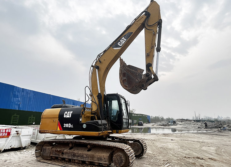 CAT318D2L small 18-ton excavator