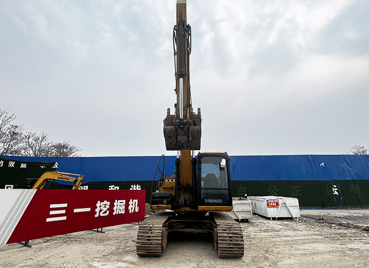 CAT318D2L small 18-ton excavator