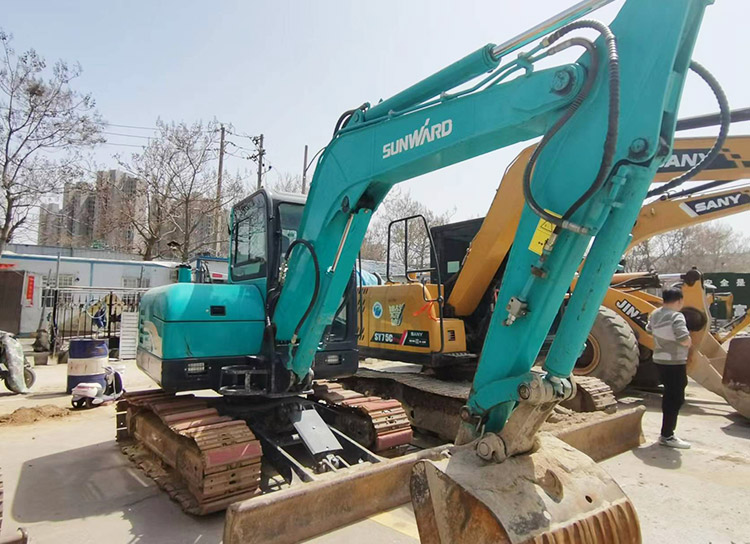 Sunward SWE60W Crawler-type Small Excavator suitable for road construction, pipeline engineering, and municipal engineering