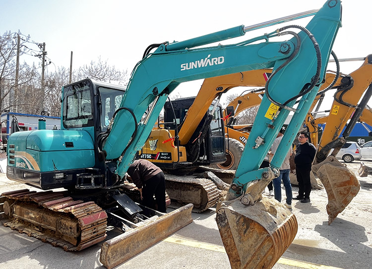 Sunward SWE60W Crawler-type Small Excavator suitable for road construction, pipeline engineering, and municipal engineering