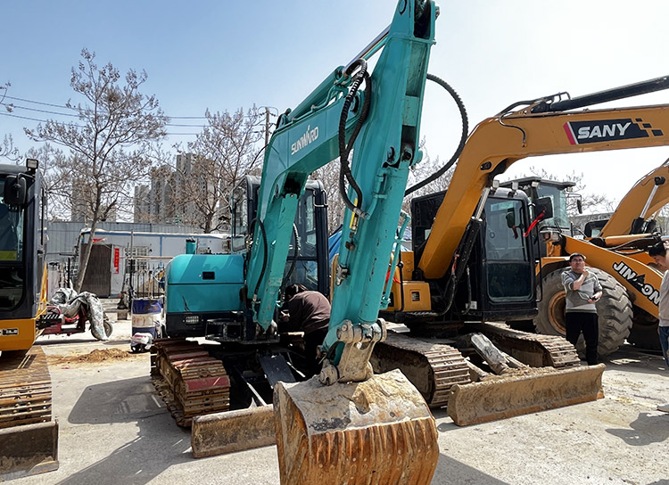 Sunward SWE60W Crawler-type Small Excavator suitable for road construction, pipeline engineering, and municipal engineering