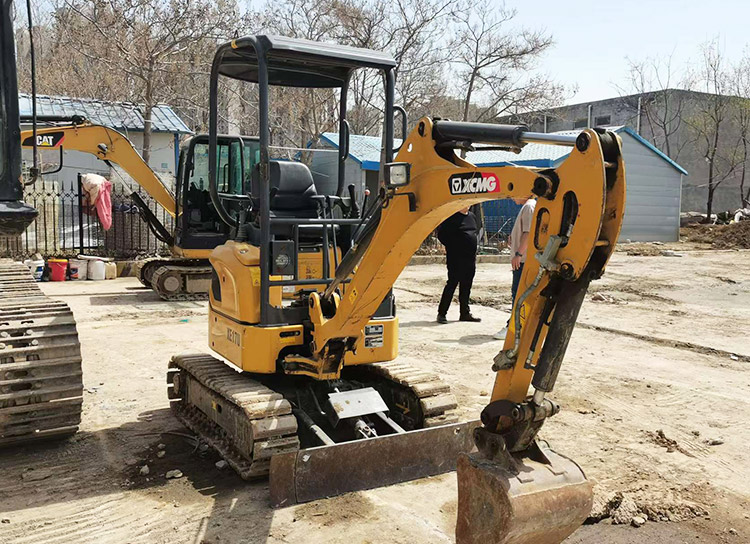 XE17U mini hydraulic excavator delivers stability, optimal comfort and safety