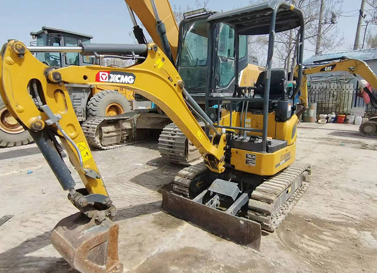 XE17U mini hydraulic excavator delivers stability, optimal comfort and safety