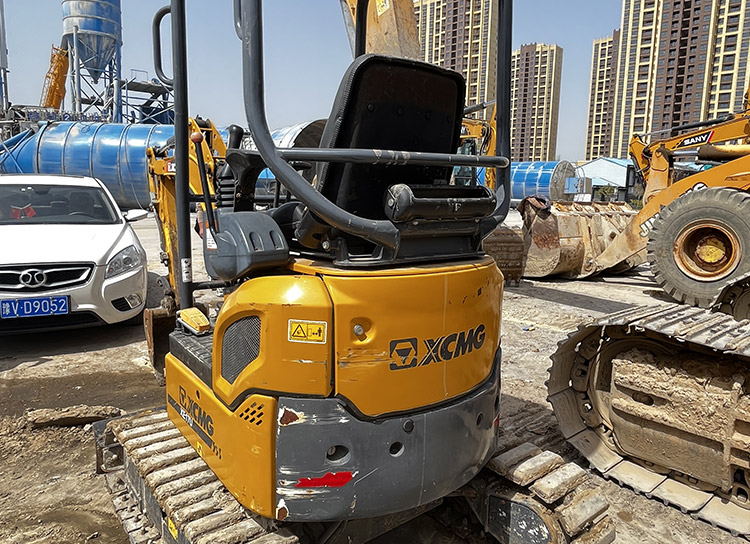 XE17U mini hydraulic excavator delivers stability, optimal comfort and safety